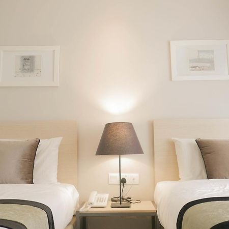Country Inn Kulai Eksteriør billede