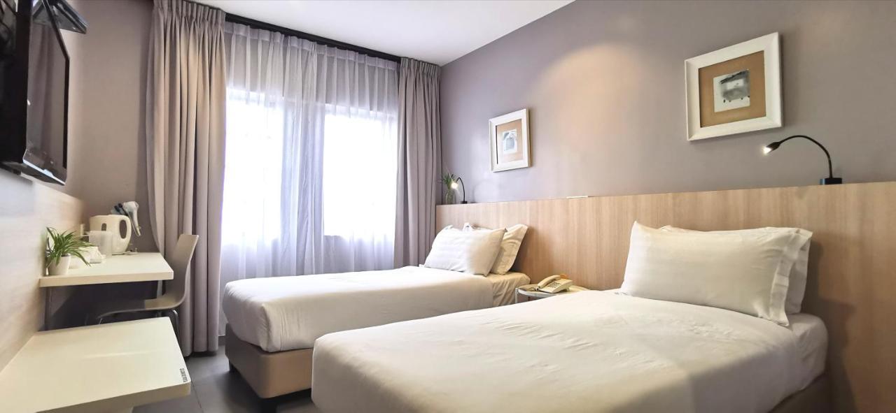 Country Inn Kulai Eksteriør billede