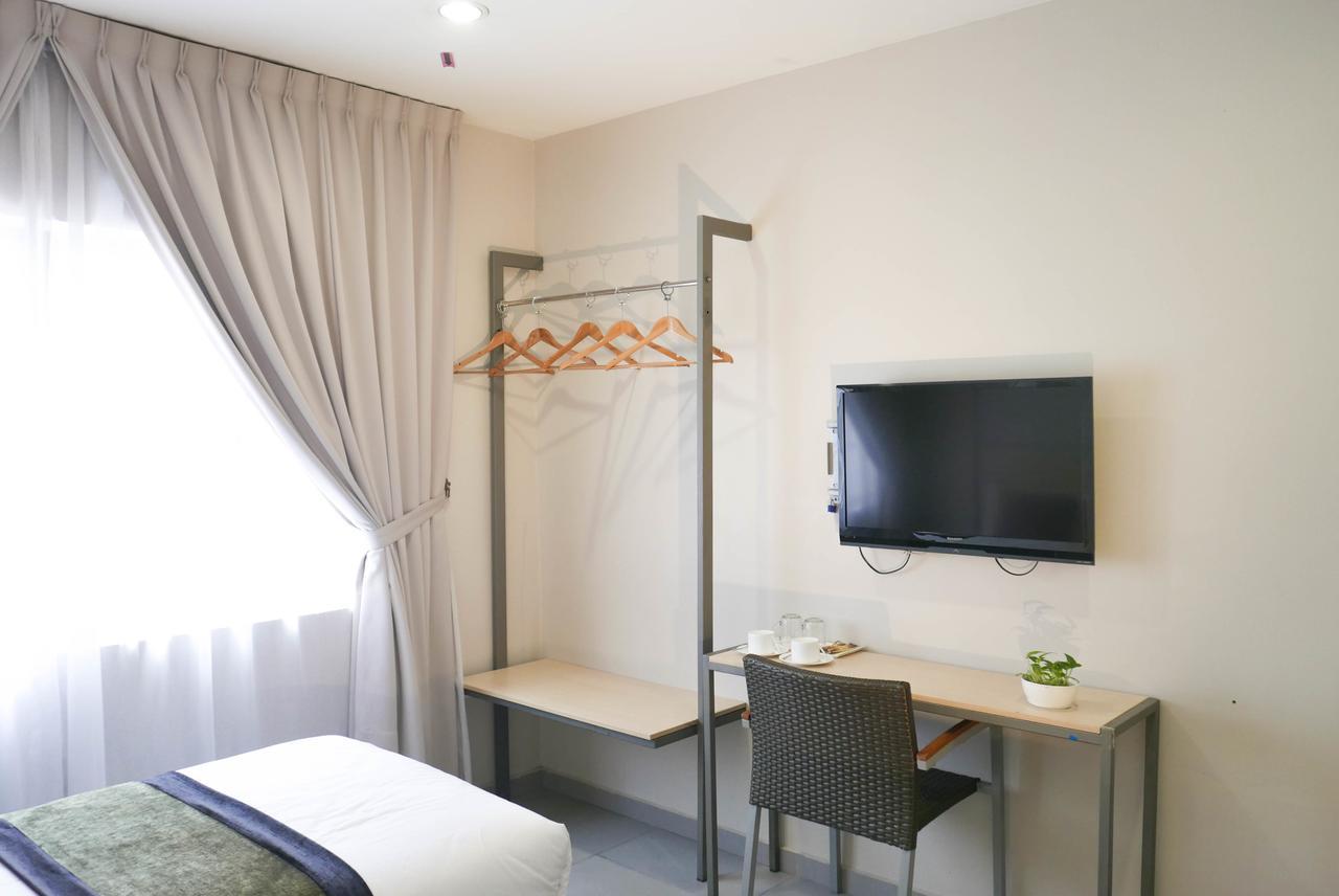 Country Inn Kulai Eksteriør billede