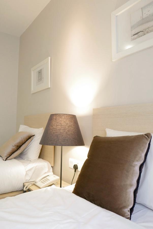 Country Inn Kulai Eksteriør billede