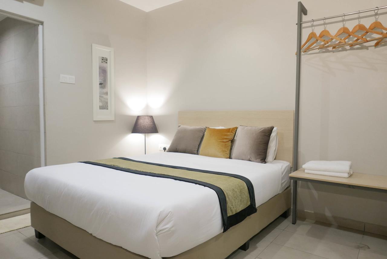 Country Inn Kulai Eksteriør billede