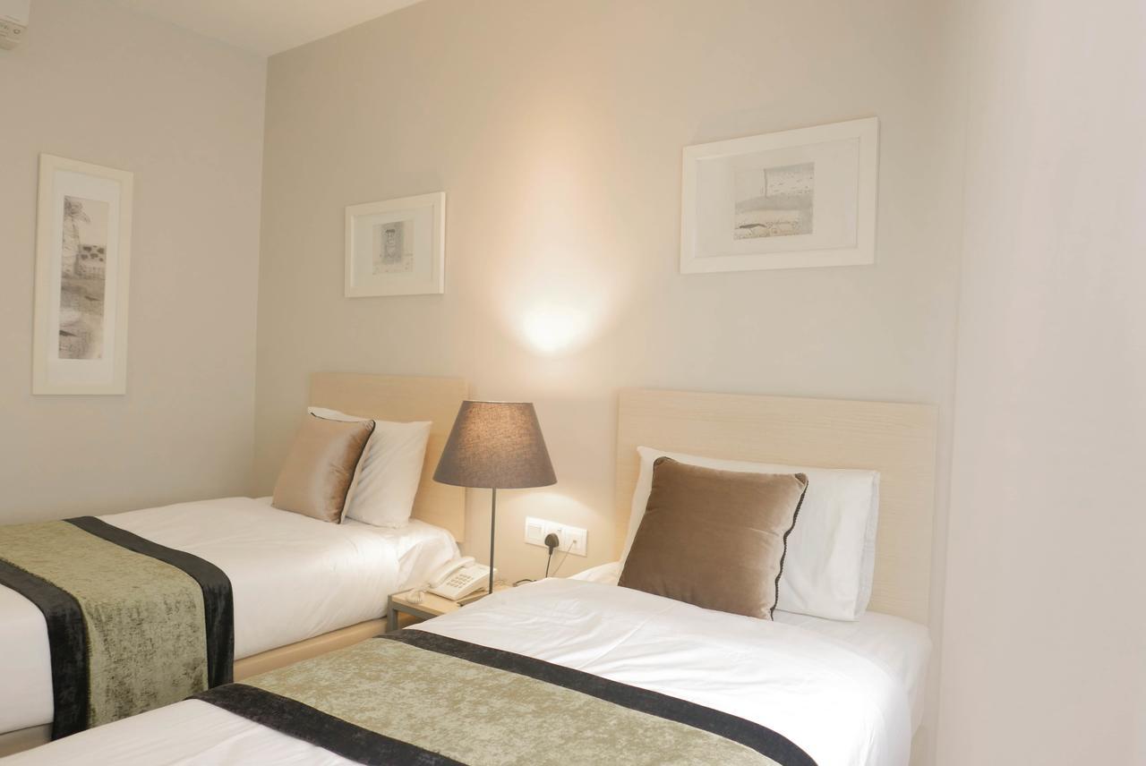Country Inn Kulai Eksteriør billede