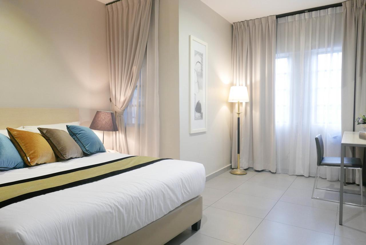 Country Inn Kulai Eksteriør billede