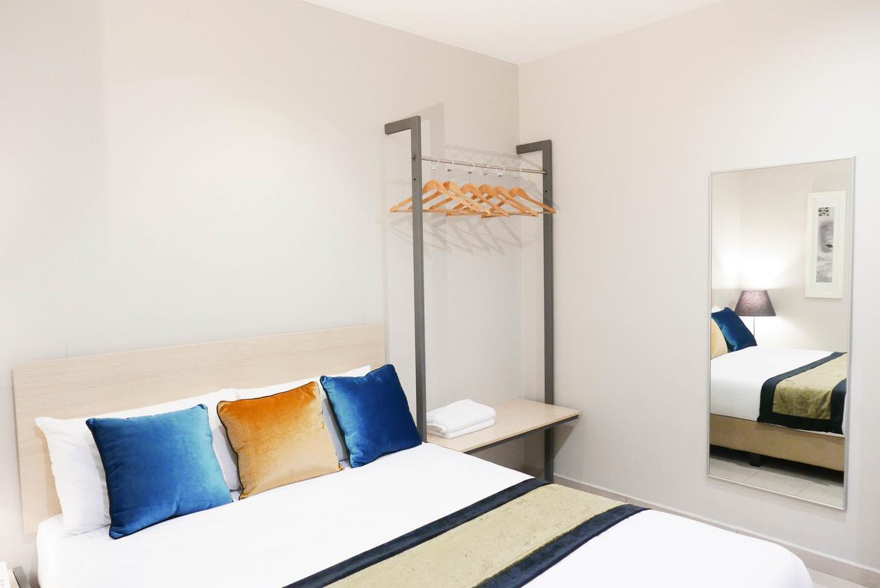 Country Inn Kulai Eksteriør billede