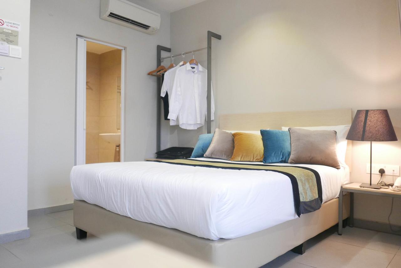 Country Inn Kulai Eksteriør billede