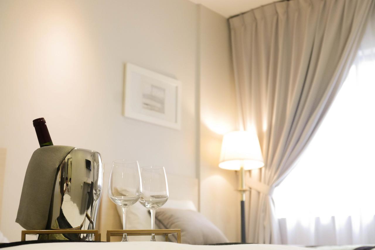 Country Inn Kulai Eksteriør billede