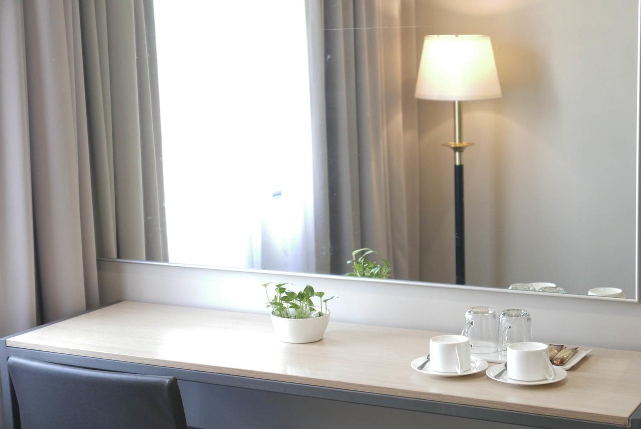 Country Inn Kulai Eksteriør billede