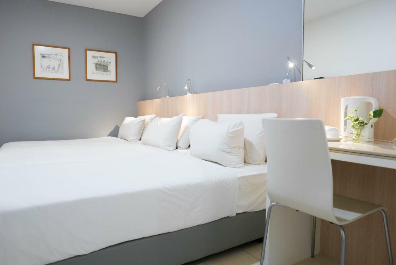 Country Inn Kulai Eksteriør billede
