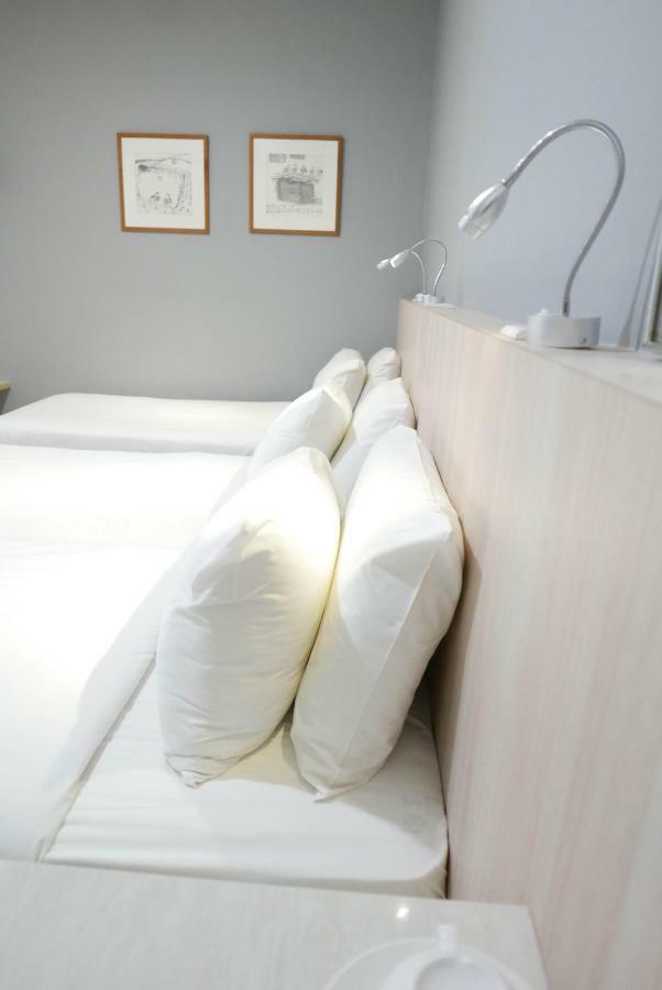 Country Inn Kulai Eksteriør billede
