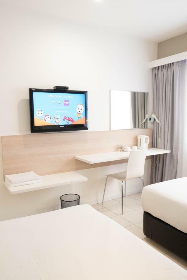 Country Inn Kulai Eksteriør billede