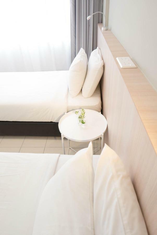 Country Inn Kulai Eksteriør billede