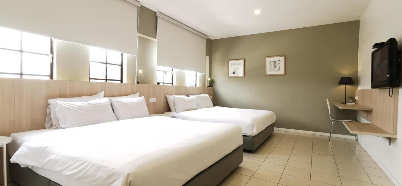 Country Inn Kulai Eksteriør billede