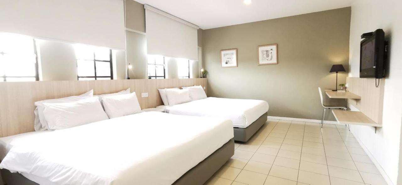 Country Inn Kulai Eksteriør billede